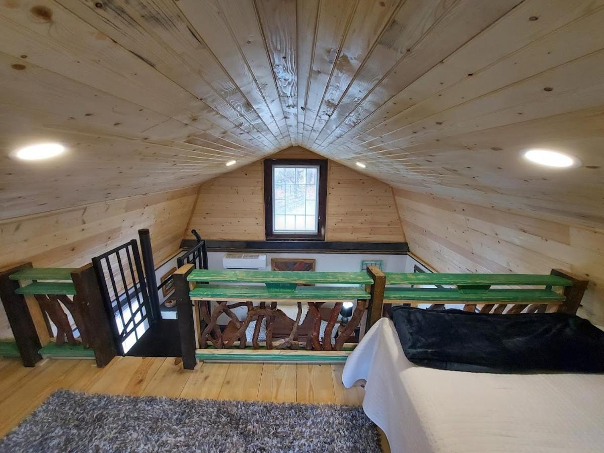 Rustic Hendersonville Farm Studio With Private Deck Exterior foto