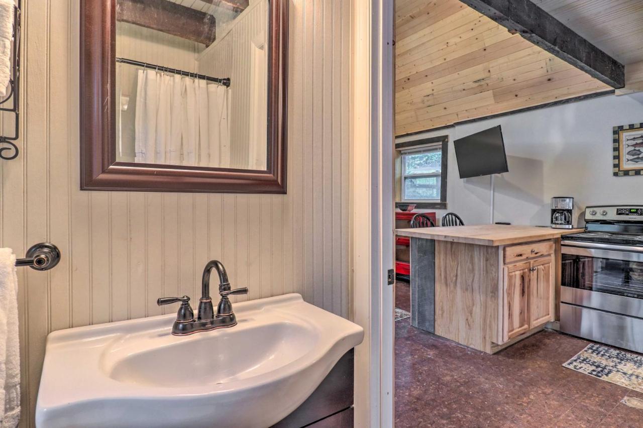 Rustic Hendersonville Farm Studio With Private Deck Exterior foto
